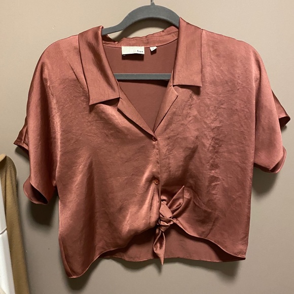 Aritzia Tops - Wilfred free cropped tie shirt